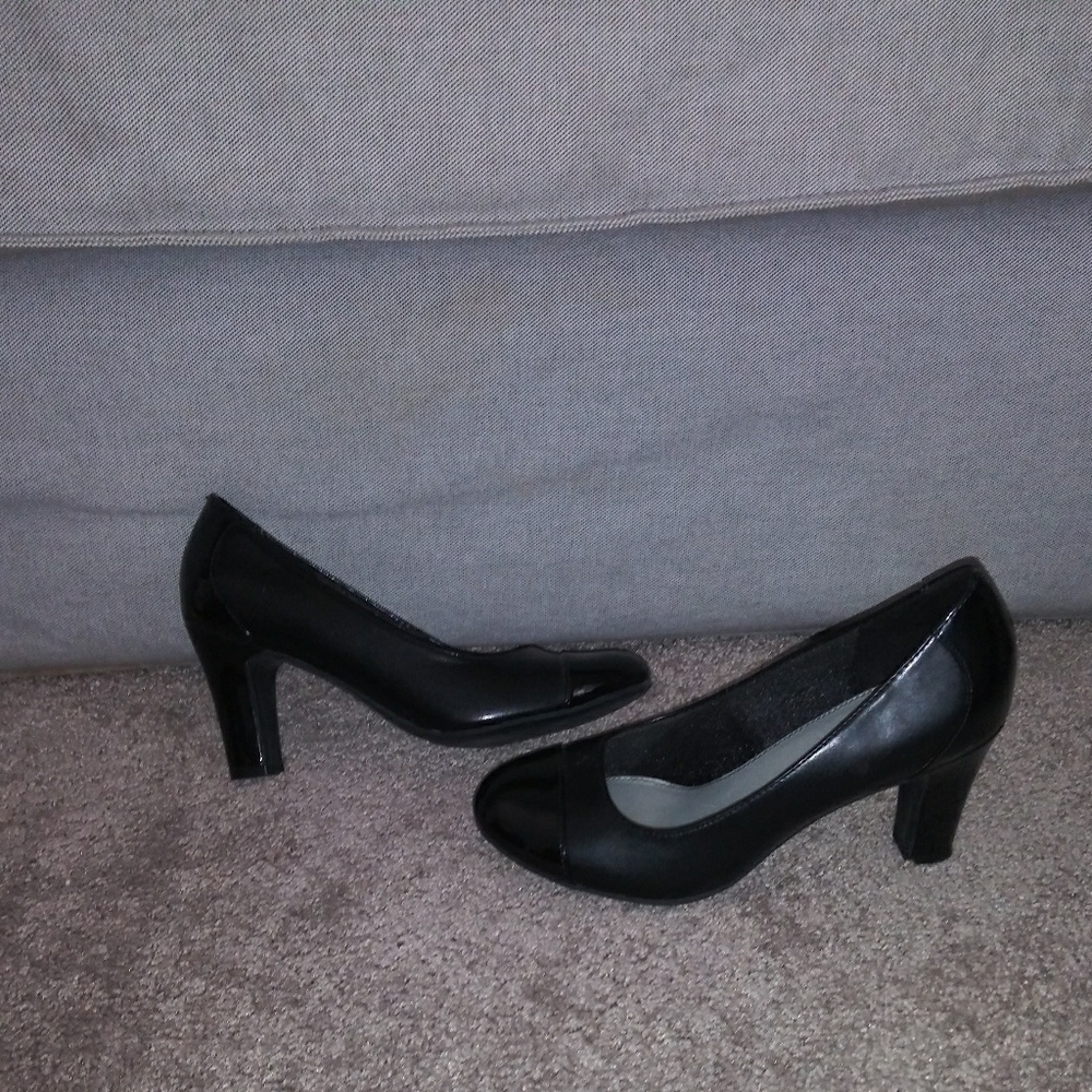 Shoes - Picture 3 of 4